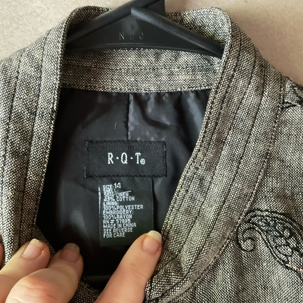 R Q T jacket. Embroidered. Linen blend. Gray. Size 14 - Picture 7 of 12